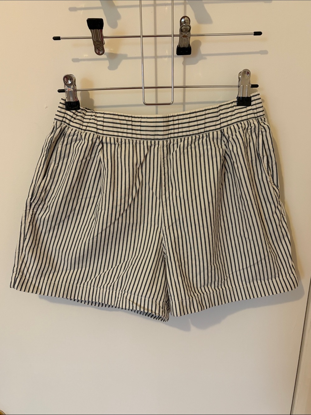 Uniqlo Women’s Small Striped White and Navy Cotton Easy Shorts